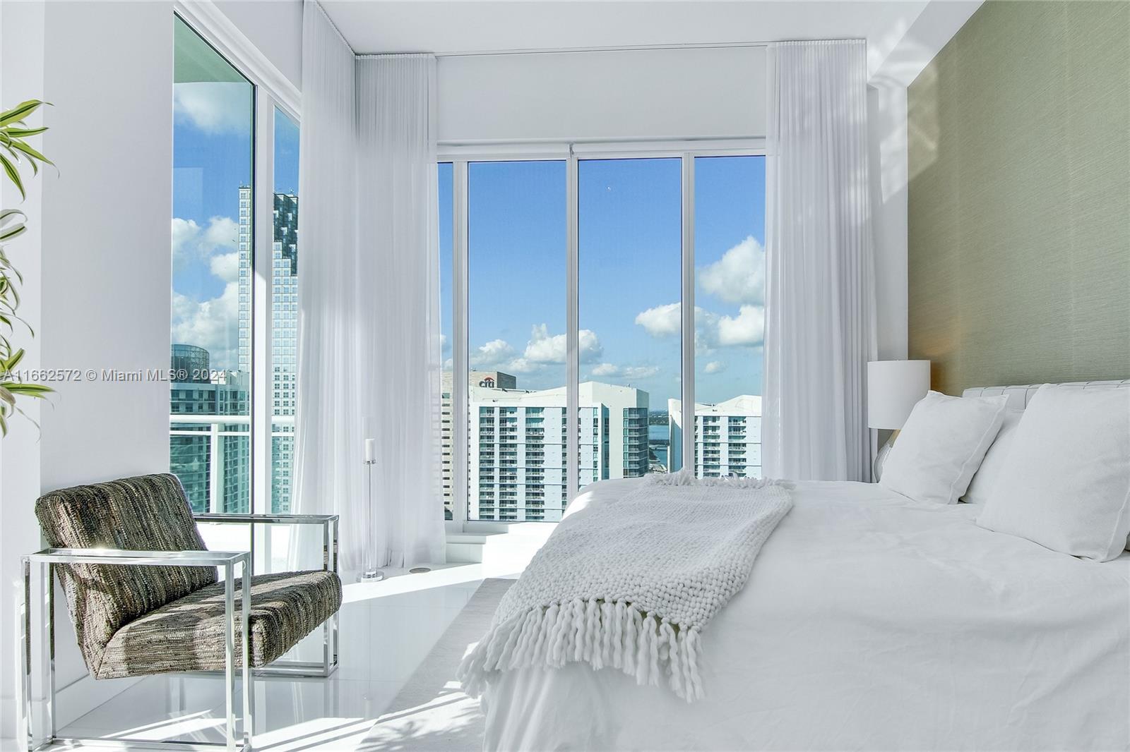 900 Brickell Key Blvd #PH3401, Miami FL 33131