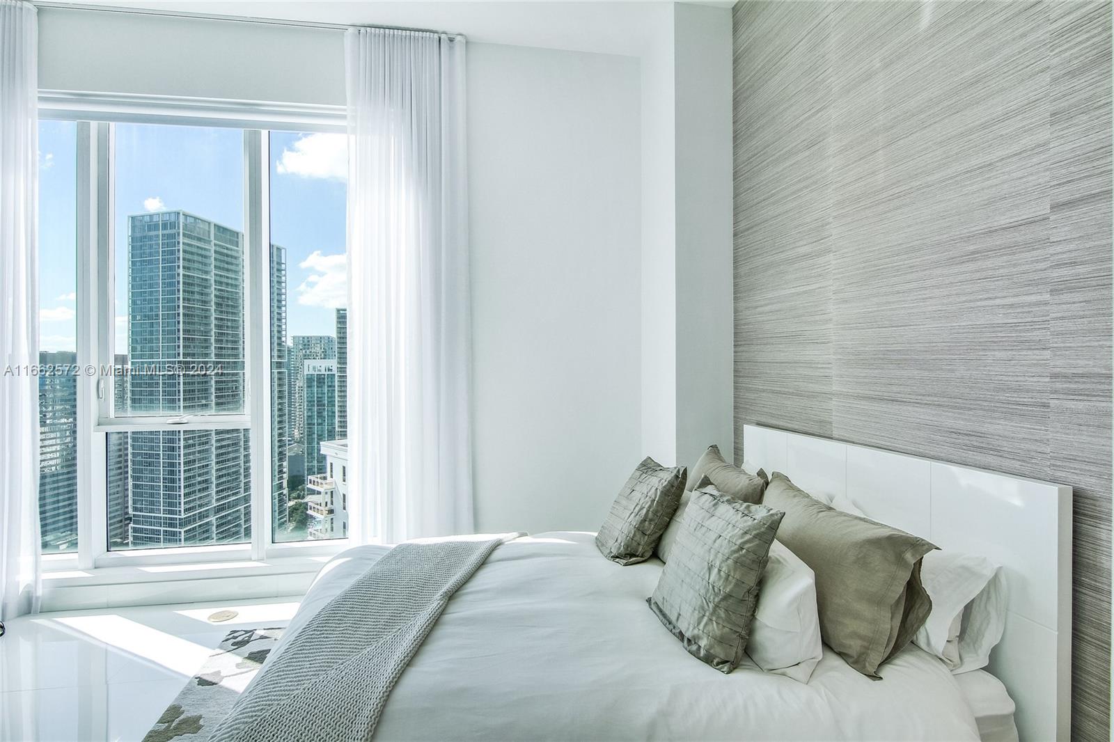 900 Brickell Key Blvd #PH3401, Miami FL 33131