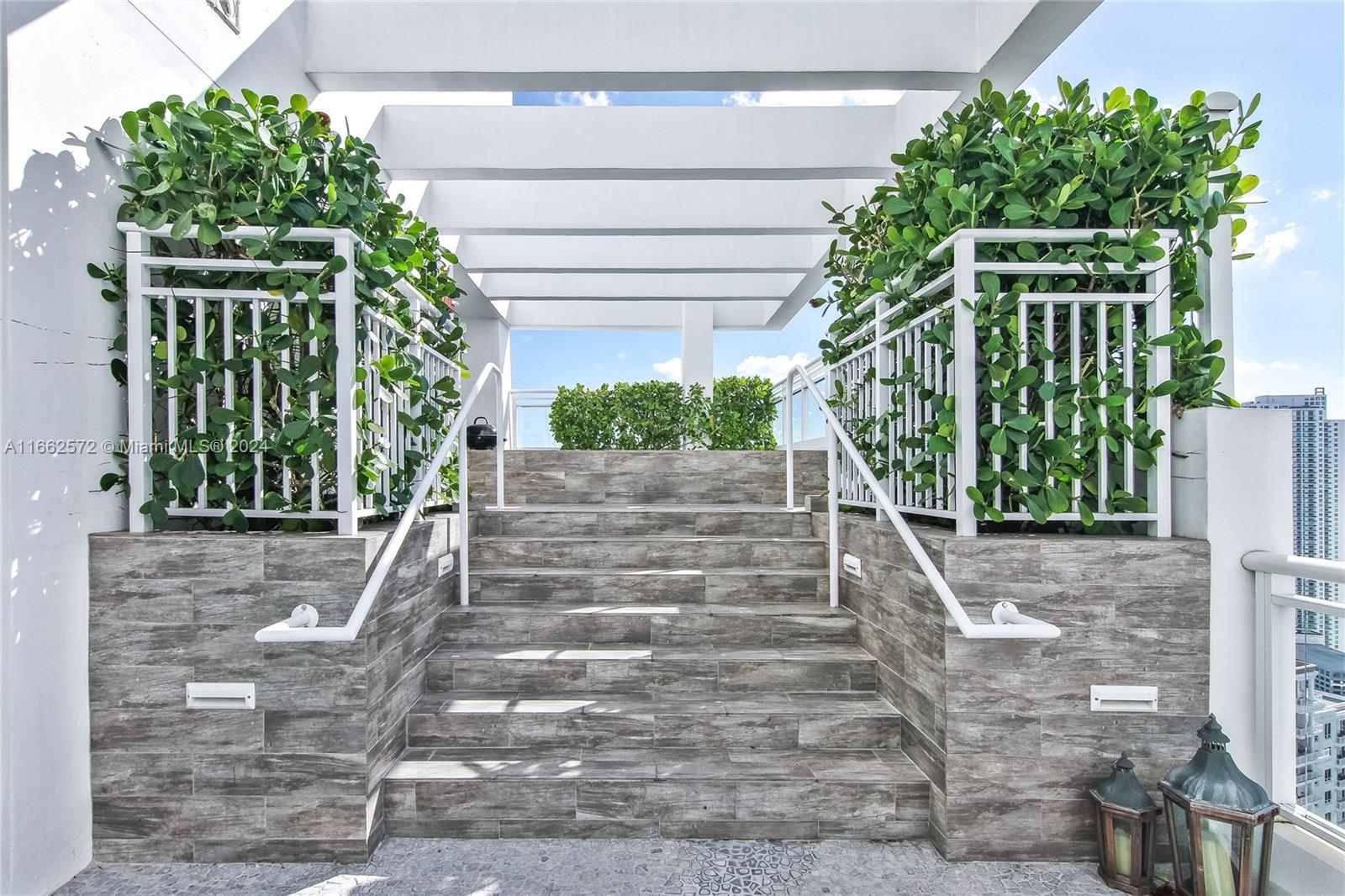 900 Brickell Key Blvd #PH3401, Miami FL 33131