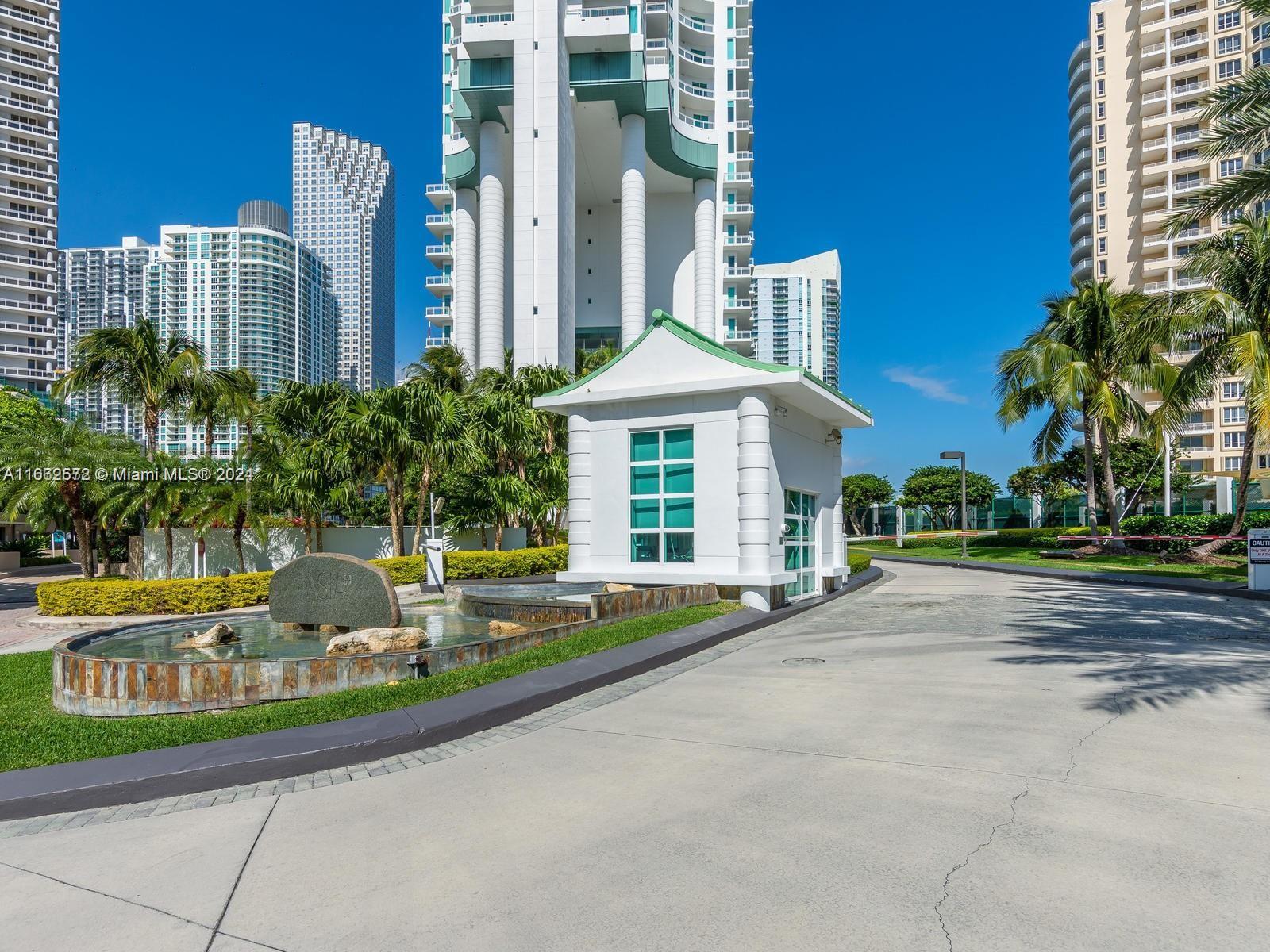 900 Brickell Key Blvd #PH3401, Miami FL 33131
