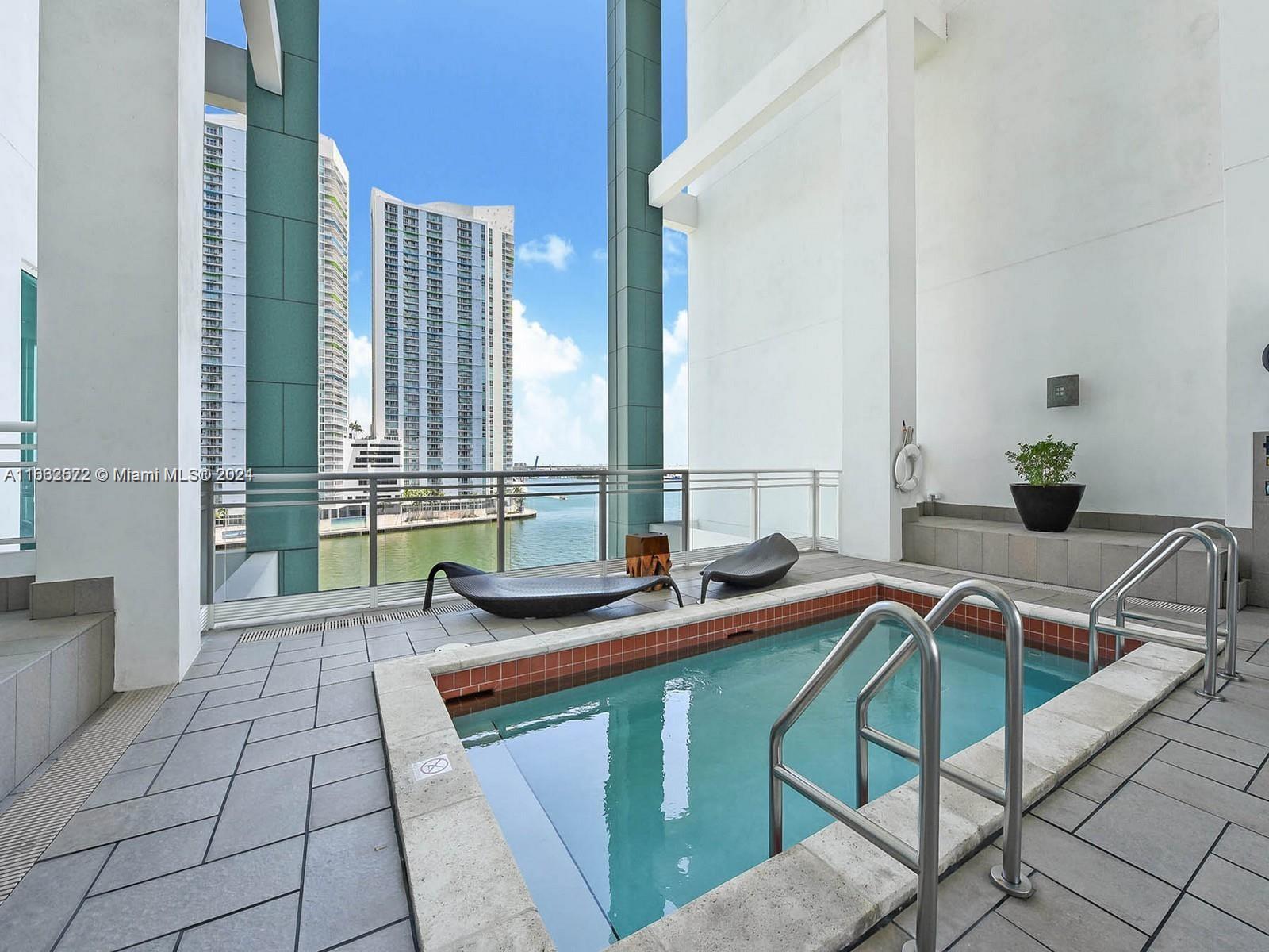 900 Brickell Key Blvd #PH3401, Miami FL 33131