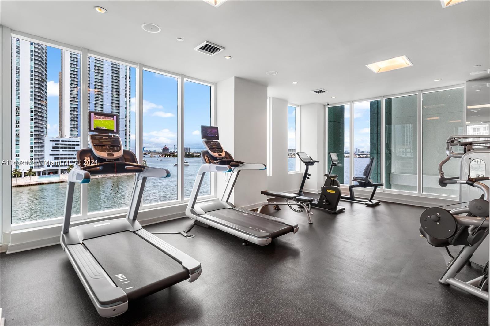 900 Brickell Key Blvd #PH3401, Miami FL 33131