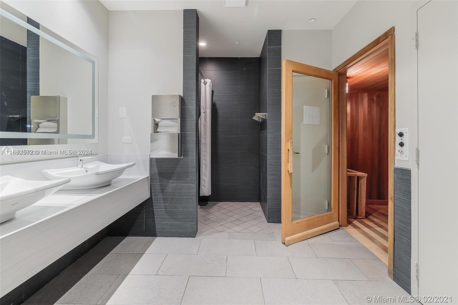 900 Brickell Key Blvd #PH3401, Miami FL 33131
