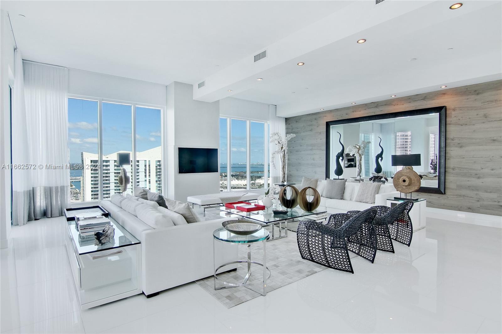 900 Brickell Key Blvd #PH3401, Miami FL 33131