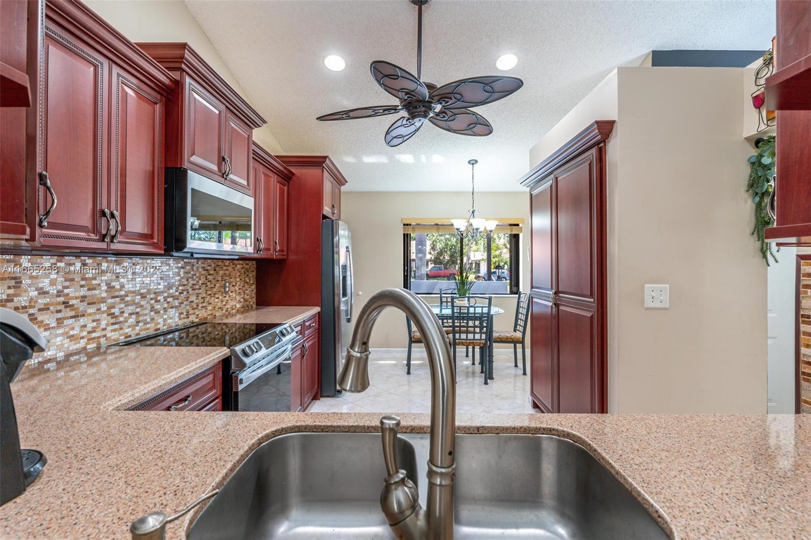 7037 Marlberry Ln, Tamarac, Florida image 17