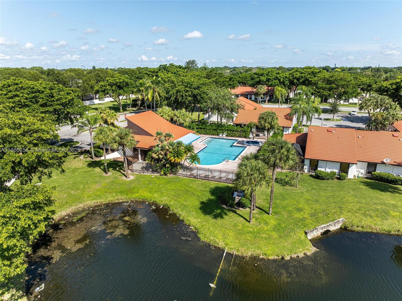 7037 Marlberry Ln, Tamarac, Florida image 28