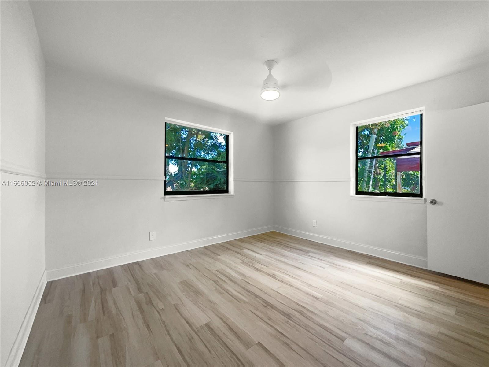 910 NE 155th Ter, North Miami Beach, Florida image 13