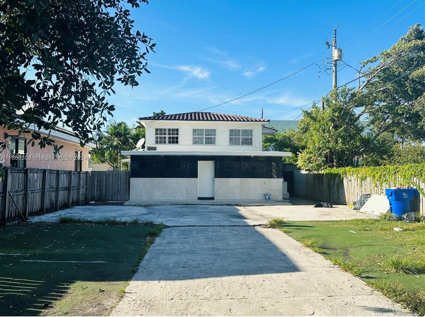 2215 NW 33rd St, Miami, Florida image 1