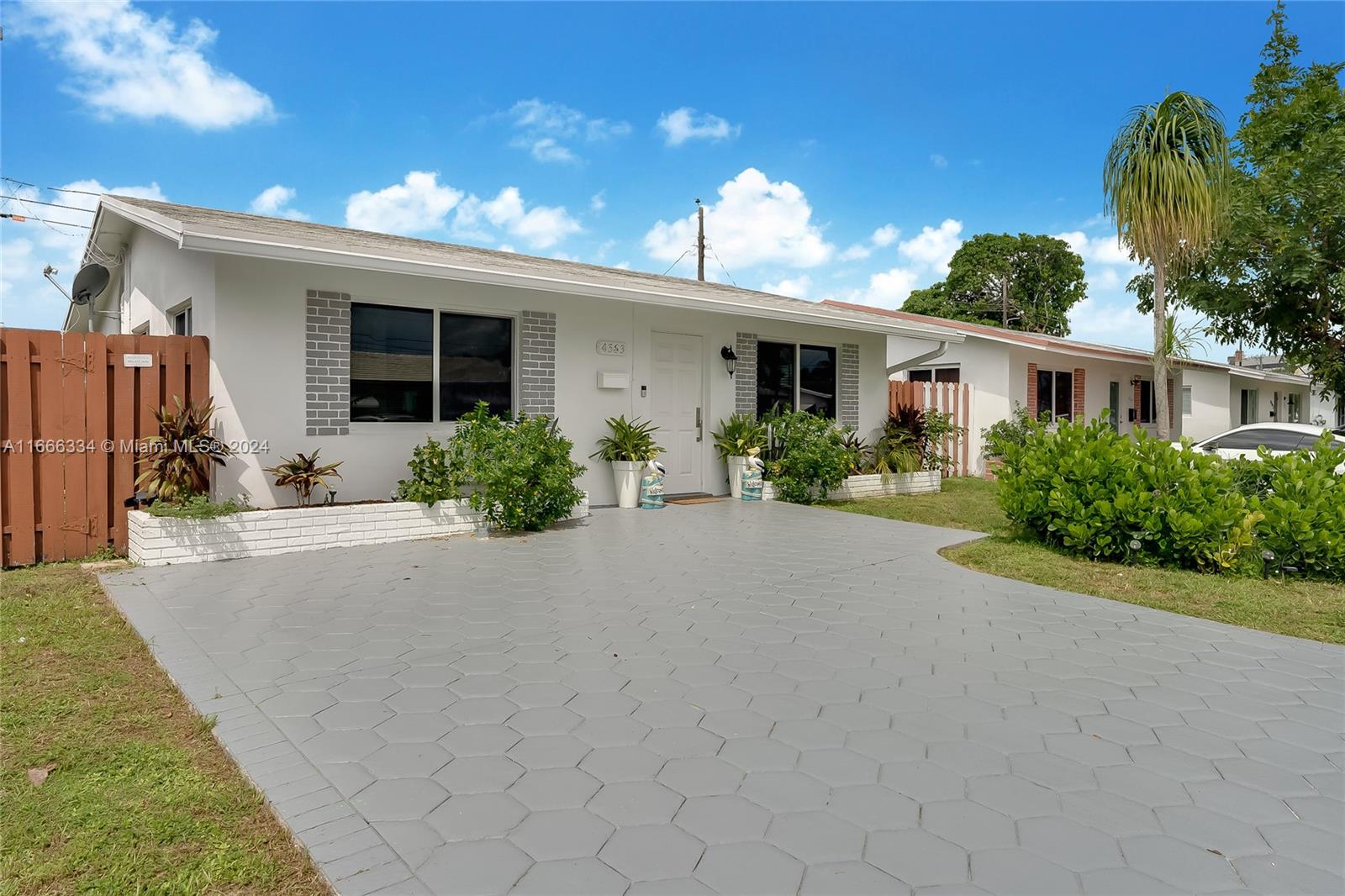 4563 NW 16th Way, Tamarac, Florida image 3