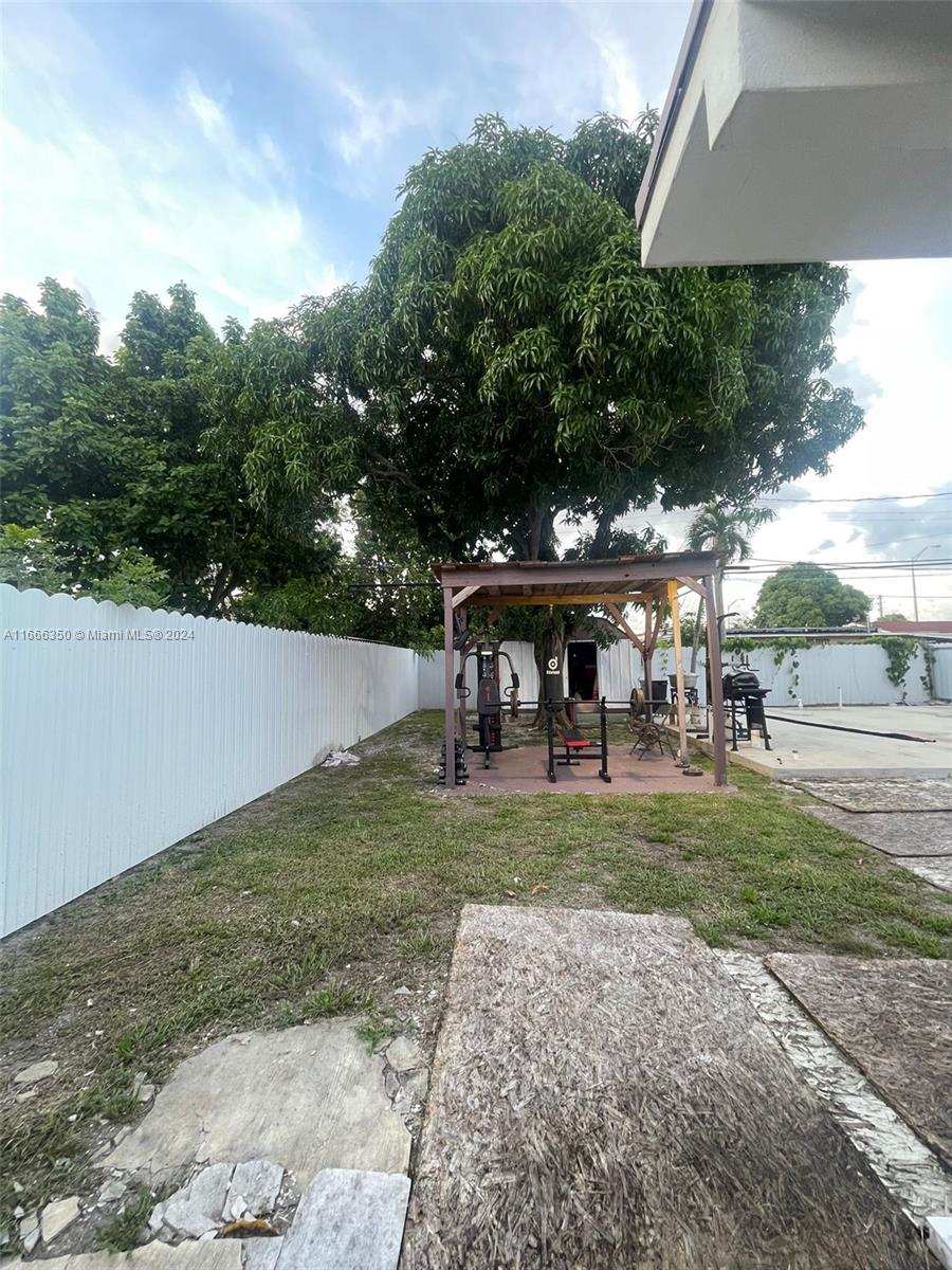 571 E 45th St, Hialeah, Florida image 14