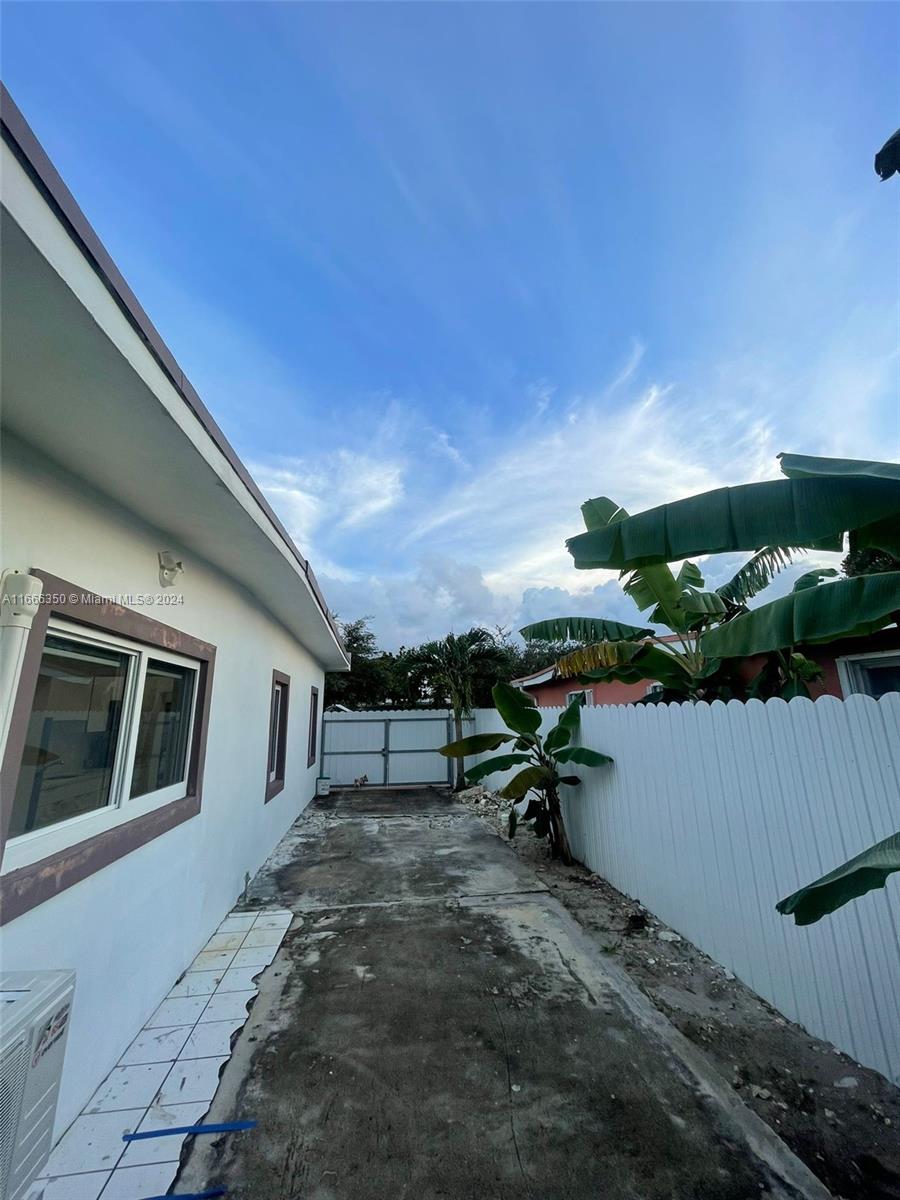 571 E 45th St, Hialeah, Florida image 15