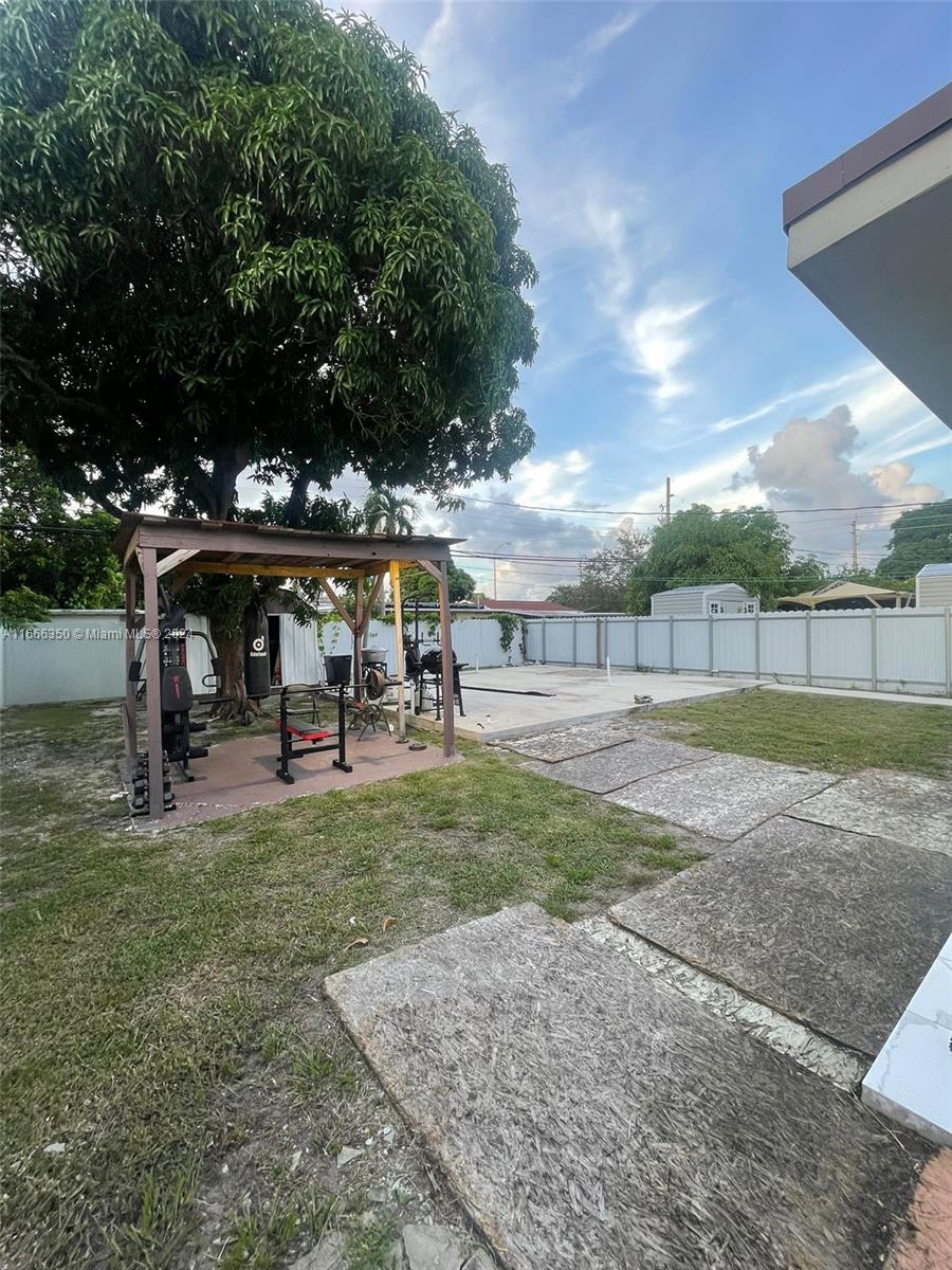 571 E 45th St, Hialeah, Florida image 17