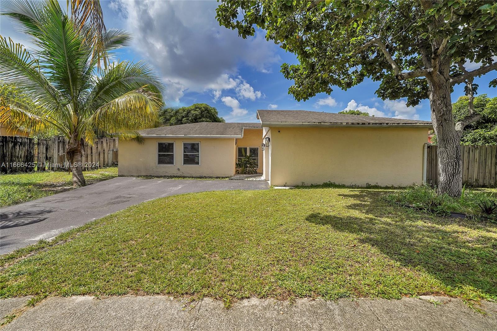 387 NW 39th Way, Deerfield Beach, Florida image 2