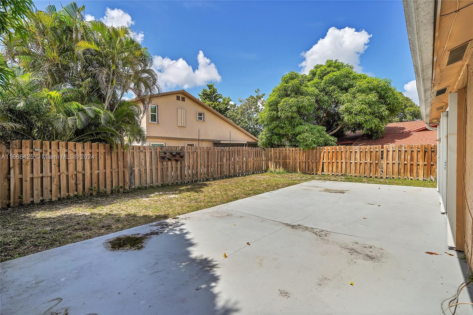 387 NW 39th Way, Deerfield Beach, Florida image 32