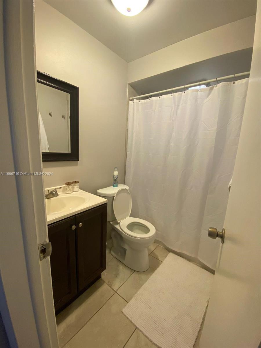 3050 NE 5th Ter #10, Wilton Manors, Florida image 13