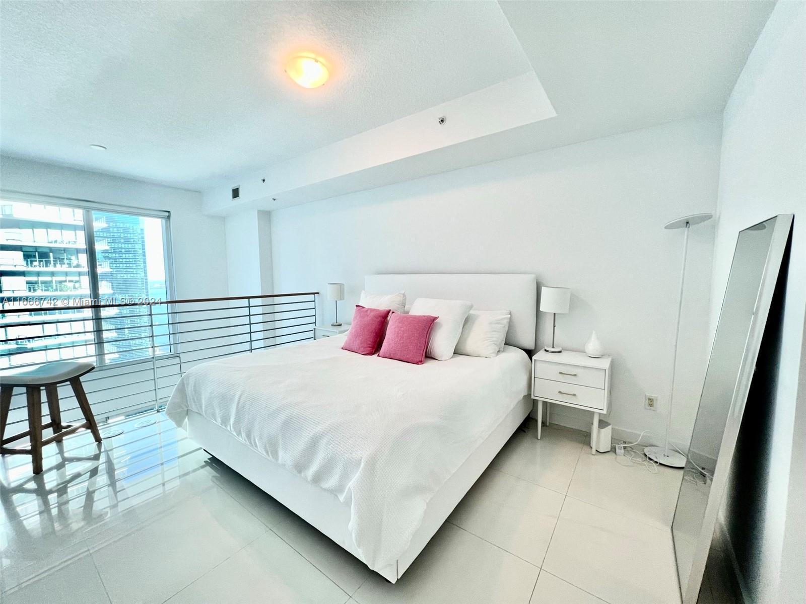 60 SW 13th St #2806, Miami FL 33130