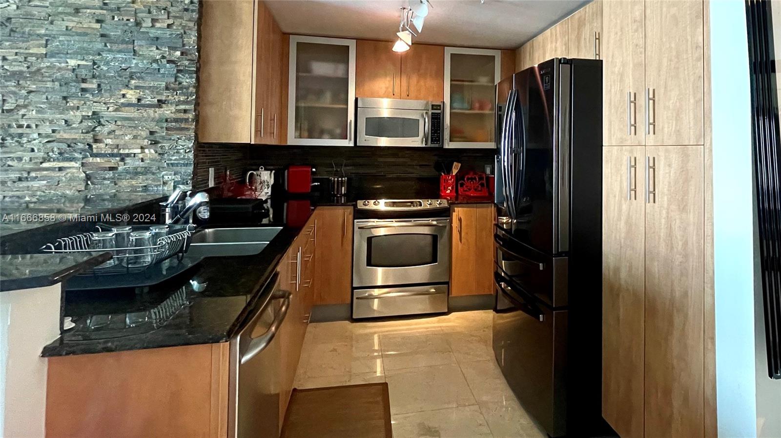 7900 Harbor Island Dr #1014, North Bay Village FL 33141