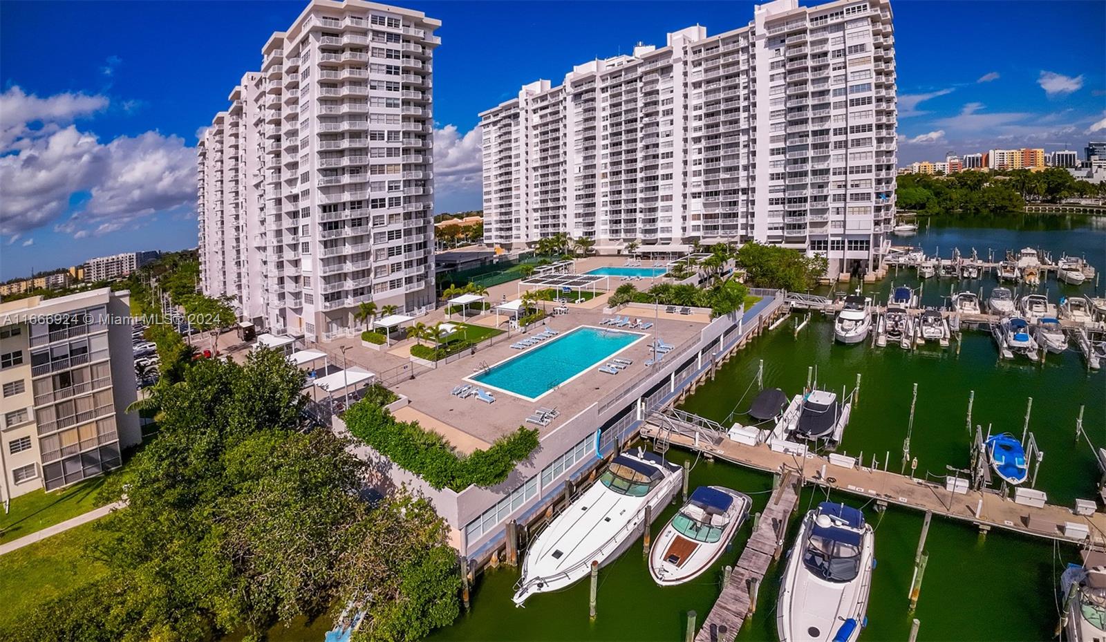 18011 Biscayne Blvd #PH04, Aventura, Florida image 2