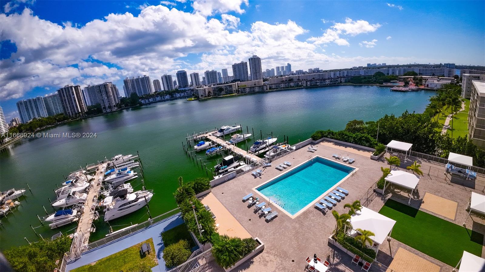 18011 Biscayne Blvd #PH04, Aventura, Florida image 32