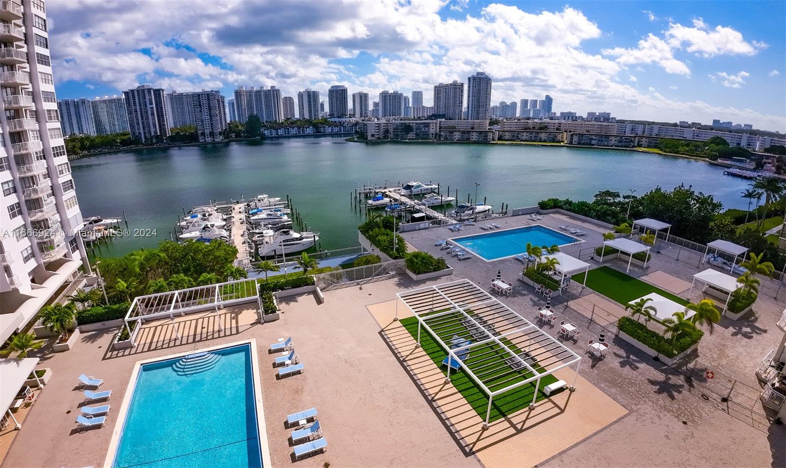 18011 Biscayne Blvd #PH04, Aventura, Florida image 35