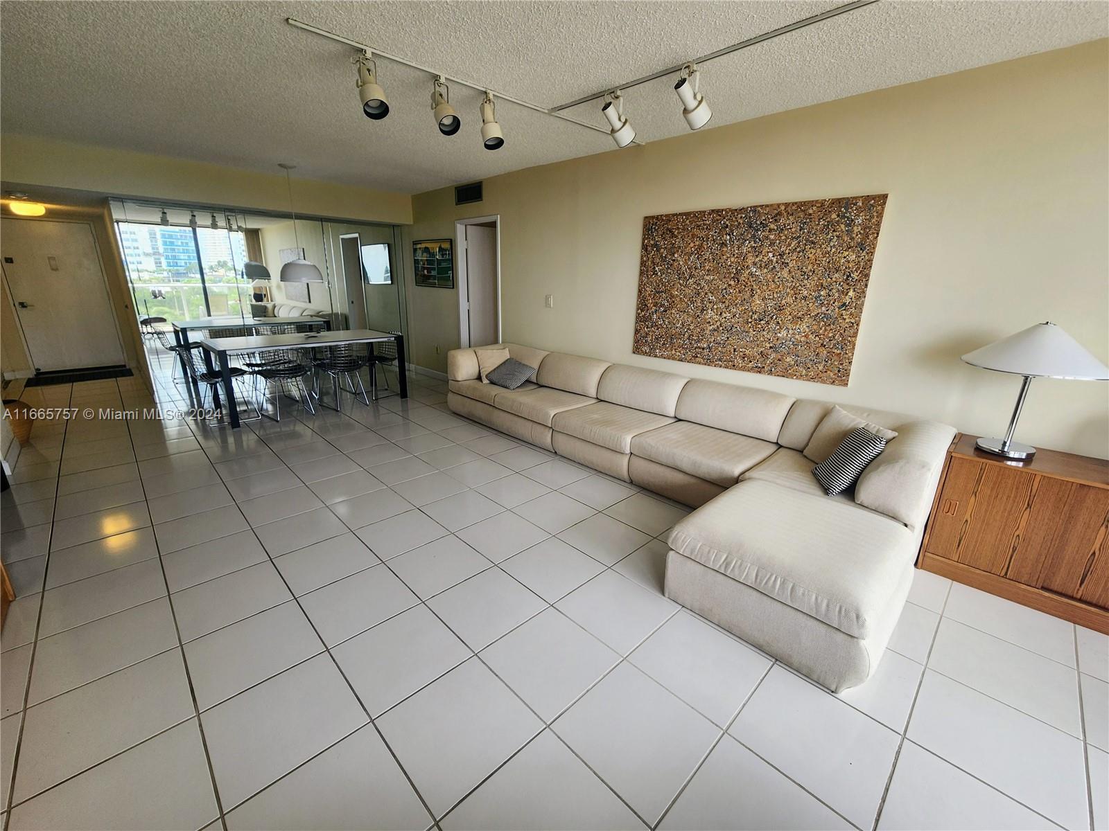 3731 N Country Club Dr #521, Aventura, Florida image 2