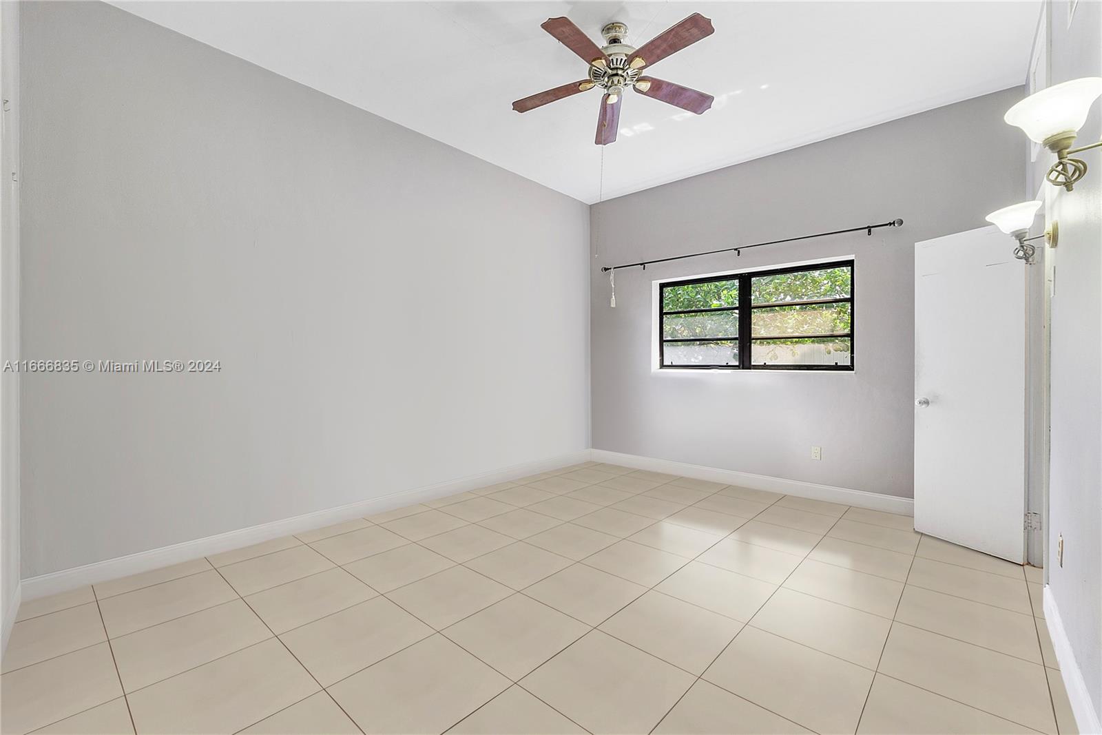 17180 NE 18th Ave, North Miami Beach, Florida image 10