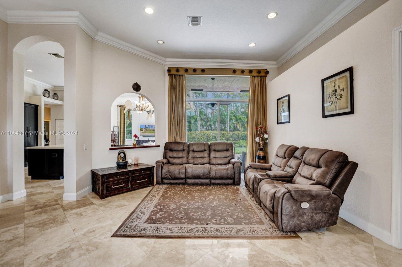 1623 Victoria Pointe Ln, Weston, Florida image 13