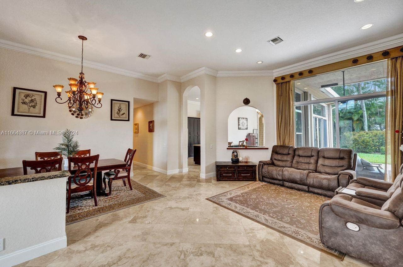 1623 Victoria Pointe Ln, Weston, Florida image 14