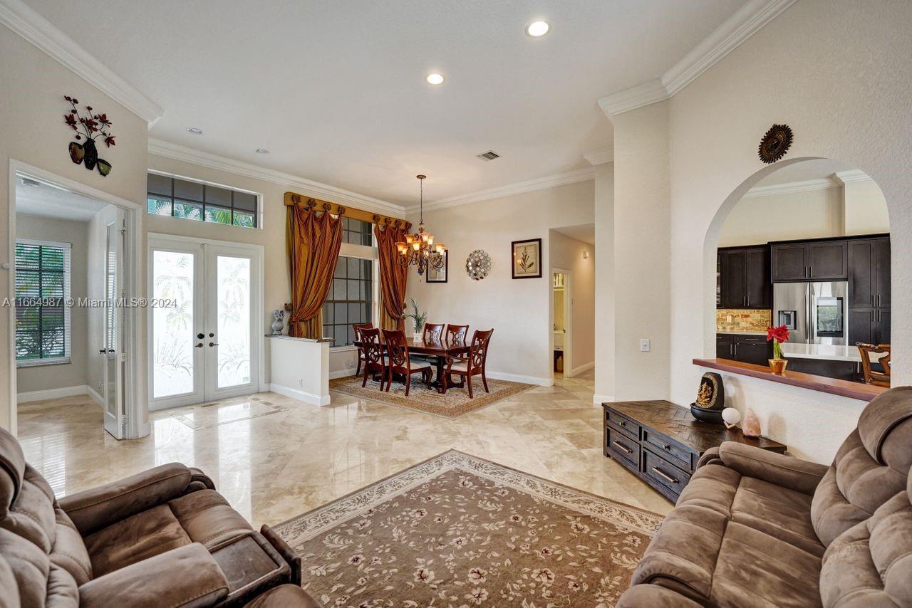 1623 Victoria Pointe Ln, Weston, Florida image 17