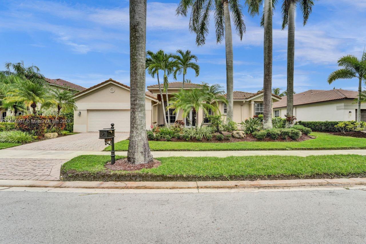 1623 Victoria Pointe Ln, Weston, Florida image 2