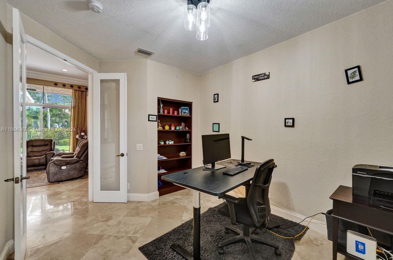 1623 Victoria Pointe Ln, Weston, Florida image 23