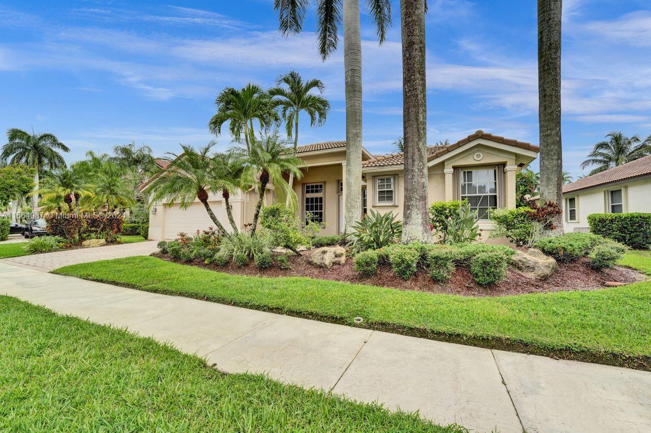 1623 Victoria Pointe Ln, Weston, Florida image 4