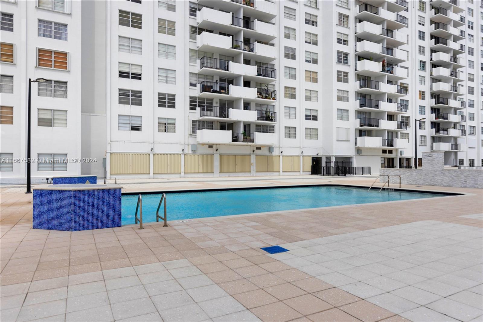 2750 NE 183rd St #1910, Aventura, Florida image 37