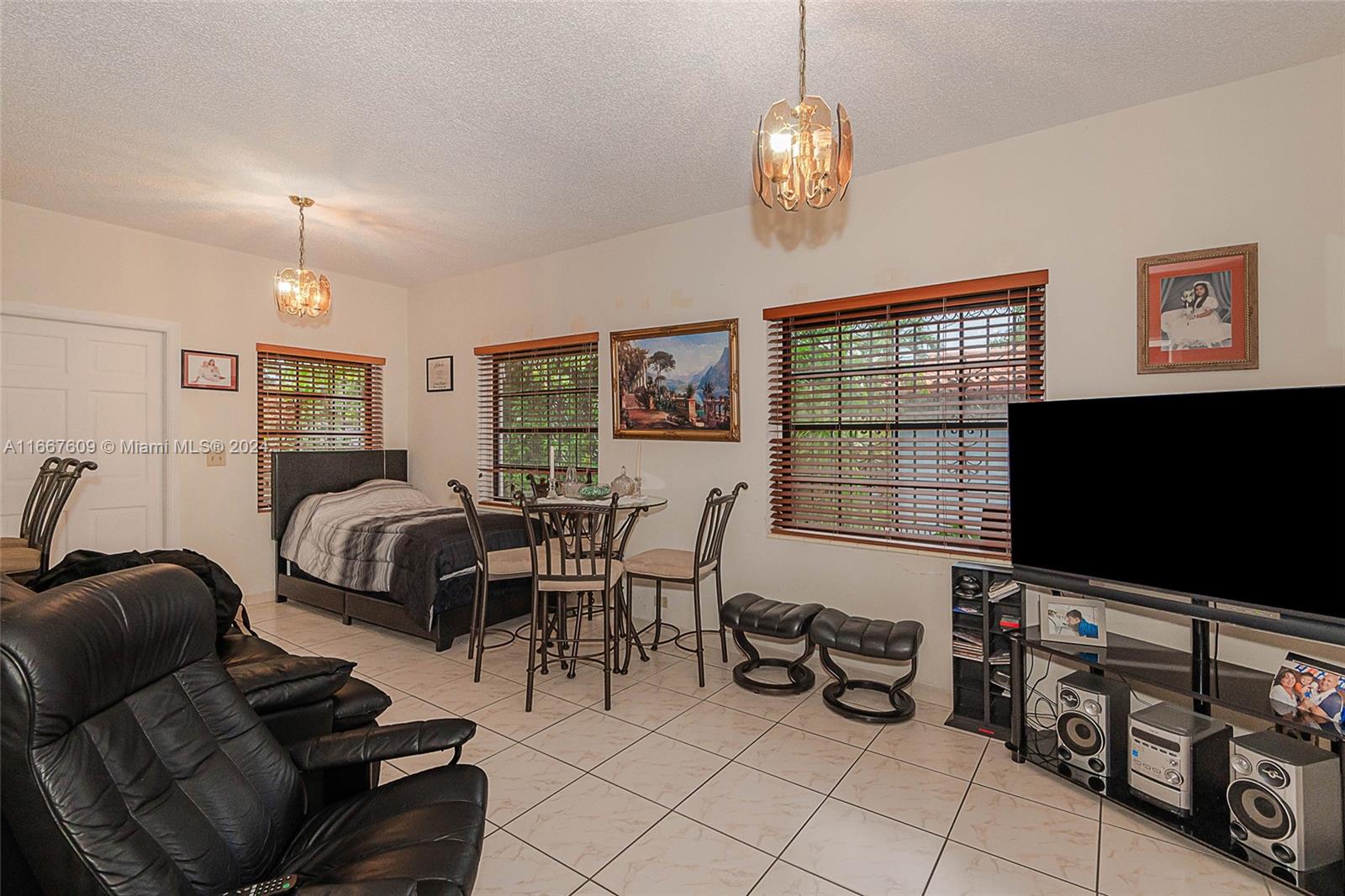 75 E 57th St, Hialeah, Florida image 11