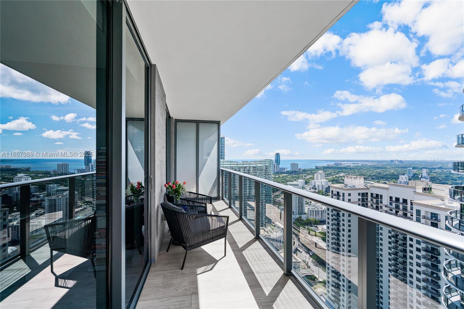 Apartamento à Venda em Miami, FL