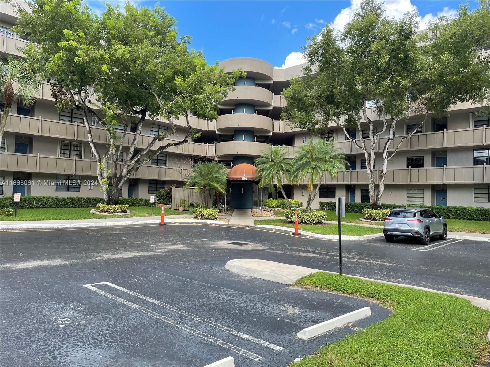 Residential, Pembroke Pines, Florida image 1