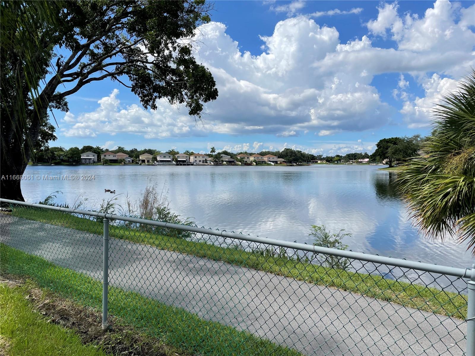 Residential, Pembroke Pines, Florida image 23