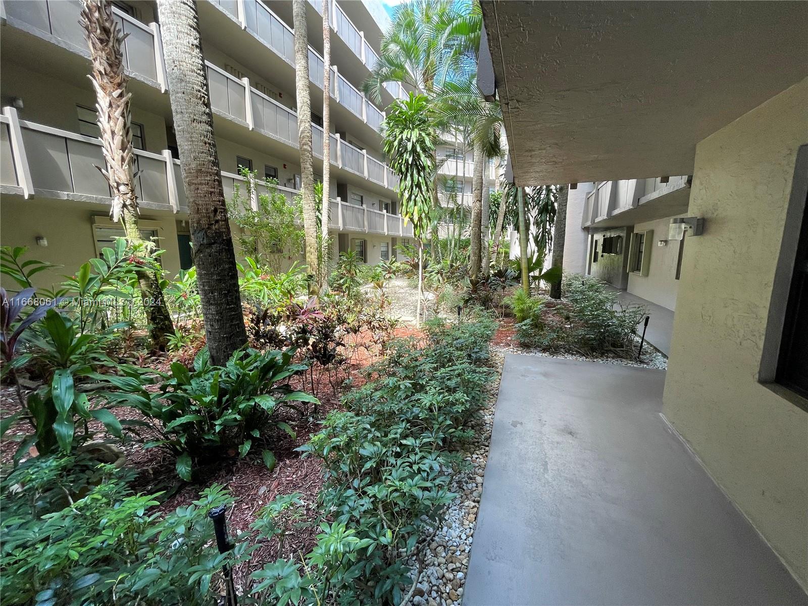 Residential, Pembroke Pines, Florida image 25