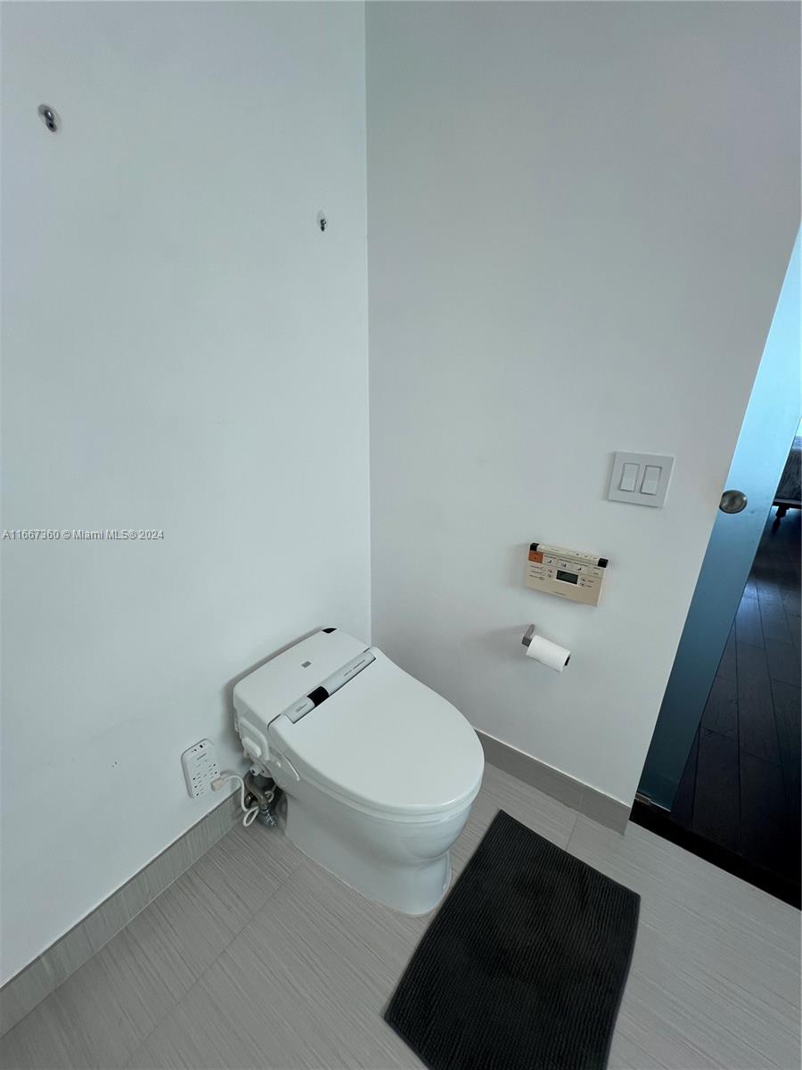 218 SE 14th St #2207, Miami FL 33131
