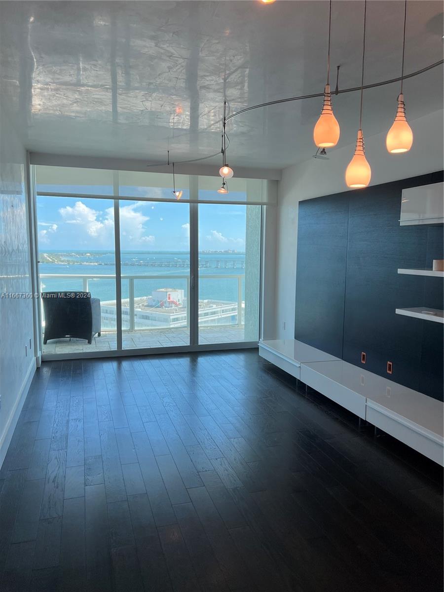 218 SE 14th St #2207, Miami FL 33131