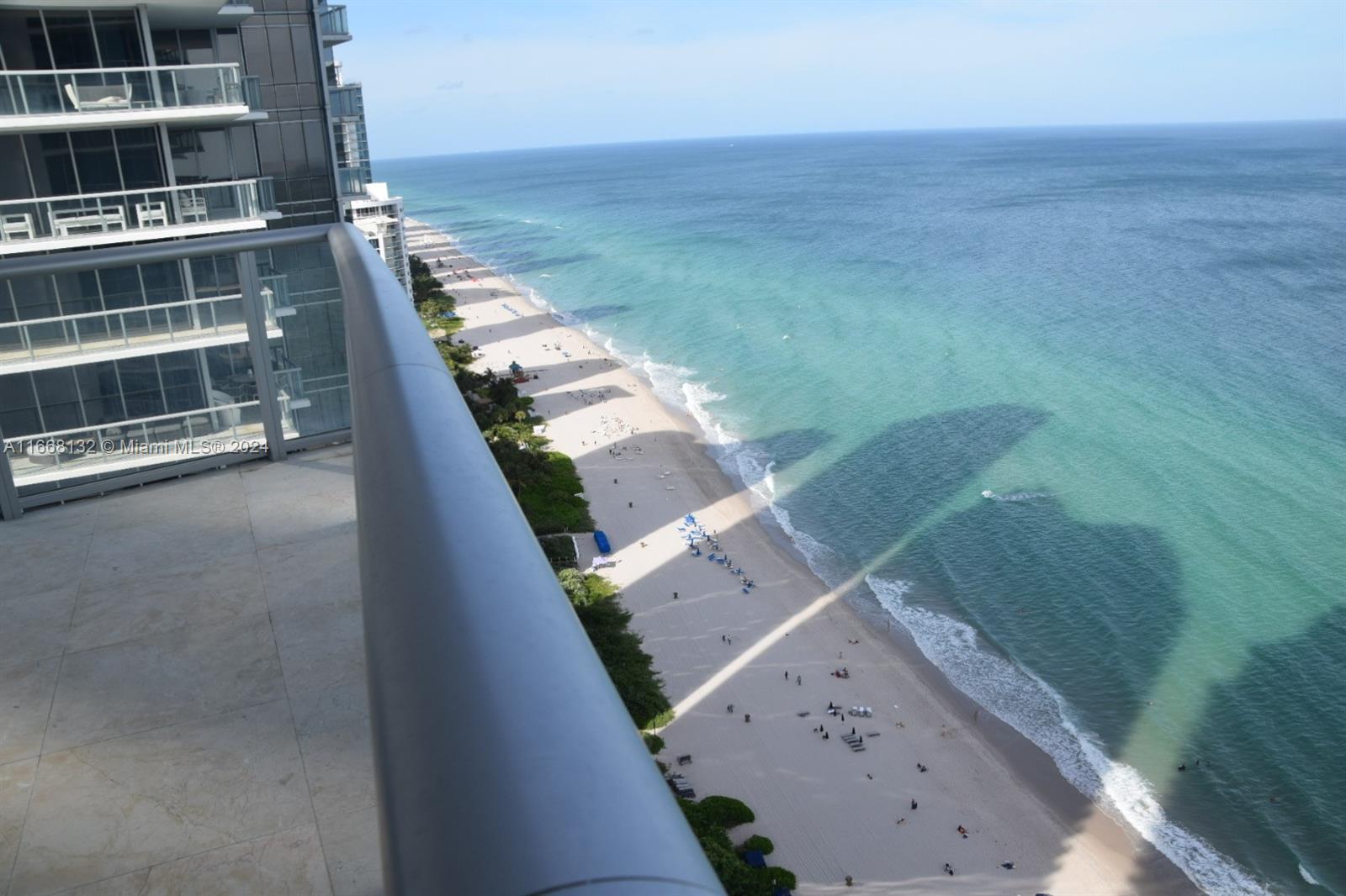 Apartamento à Venda em Sunny Isles Beach, FL