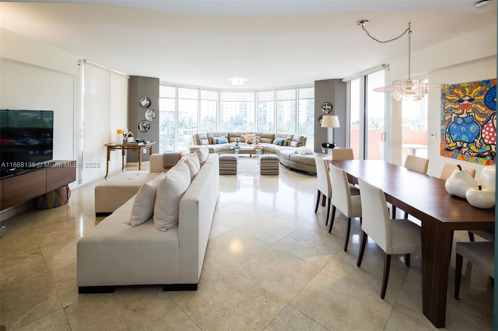 Apartamento à Venda em Sunny Isles Beach, FL