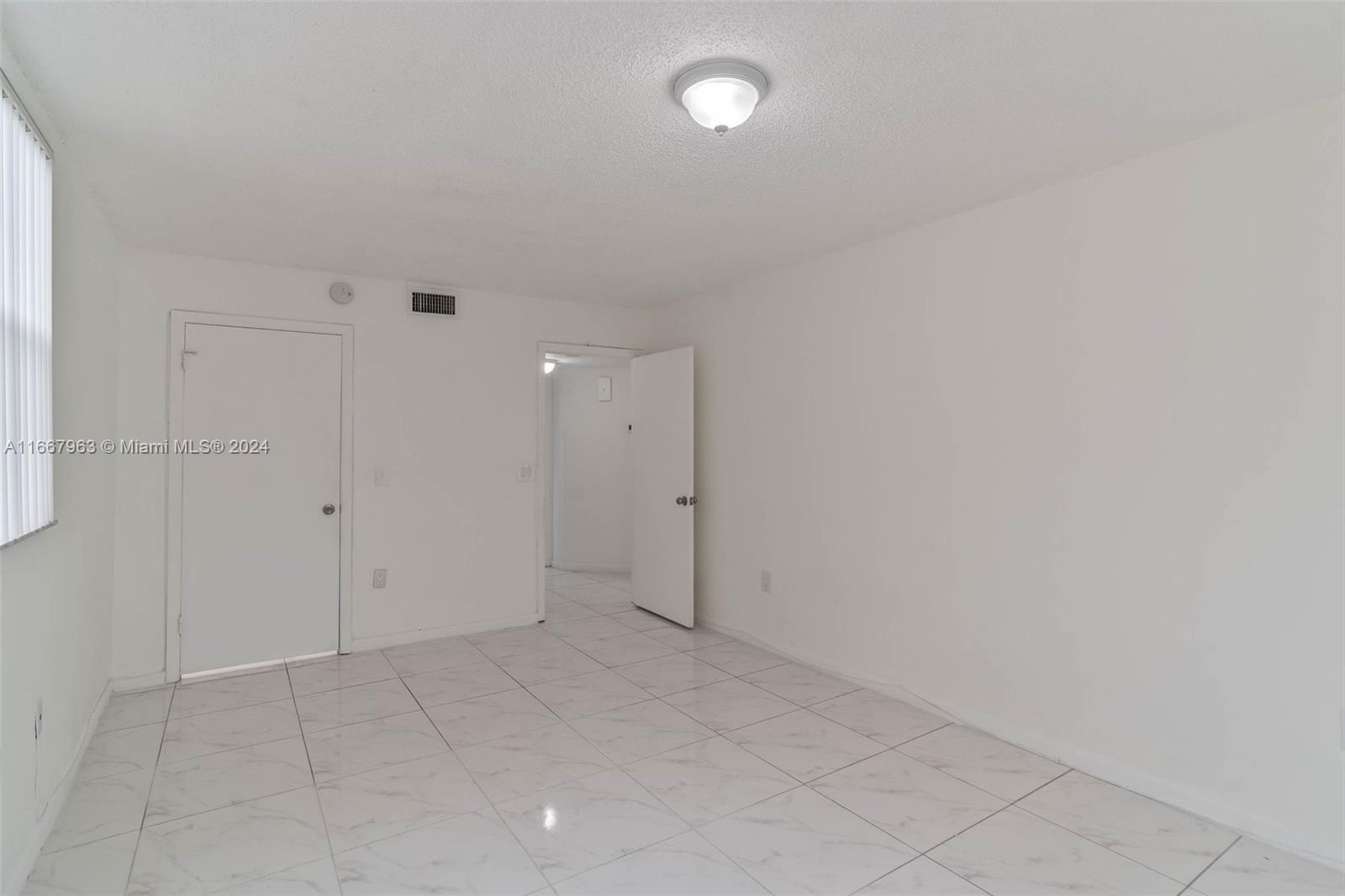 8235 Lake Dr #108, Doral, Florida image 13