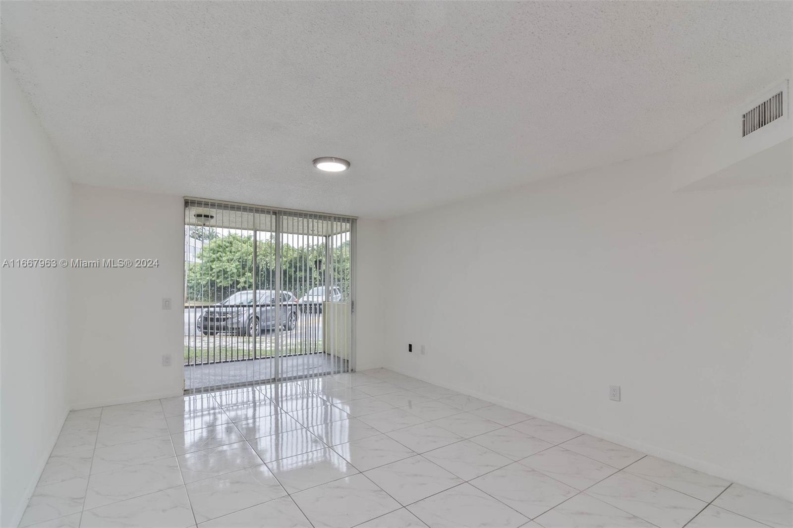 8235 Lake Dr #108, Doral, Florida image 15