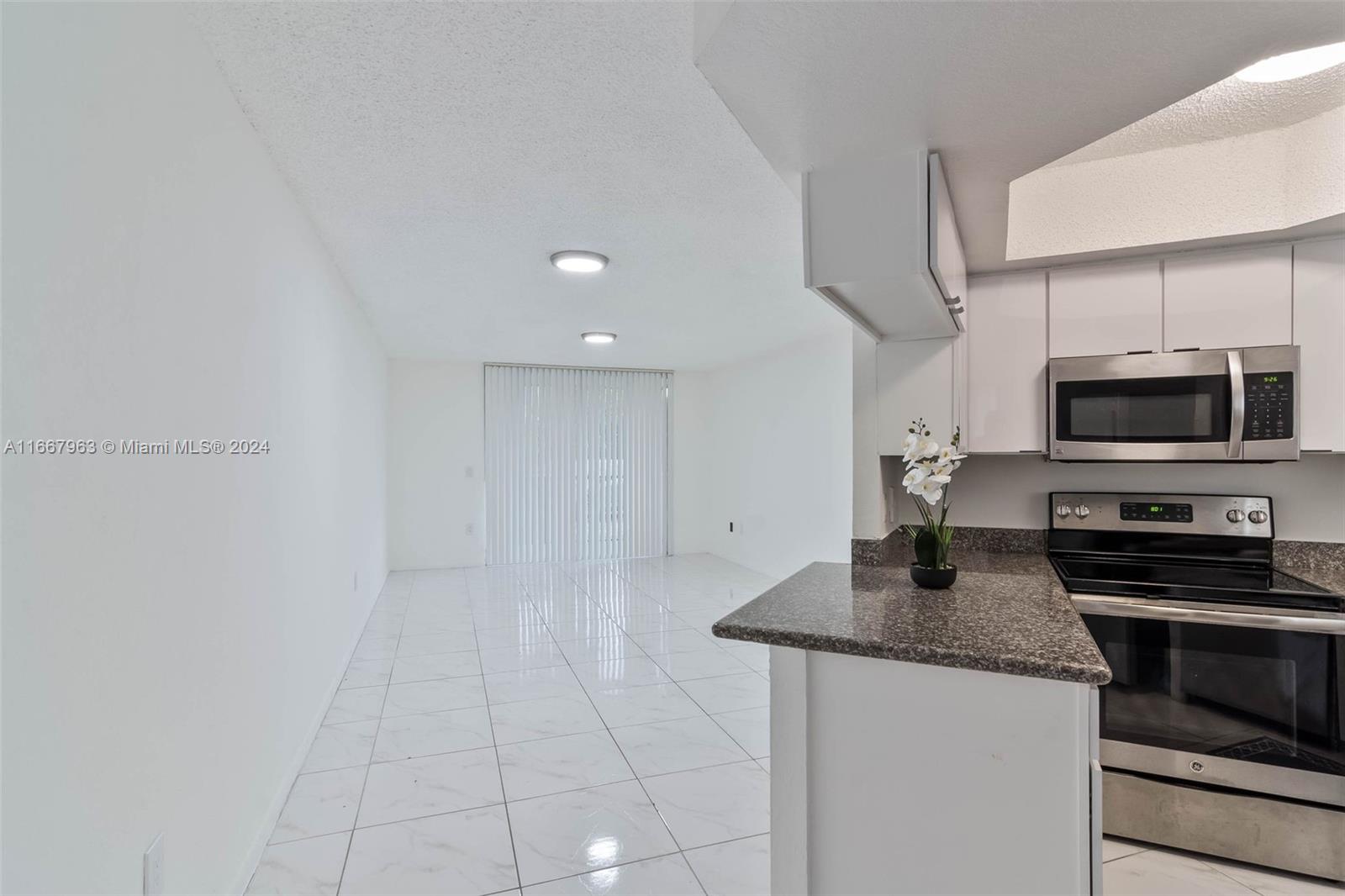 8235 Lake Dr #108, Doral, Florida image 4