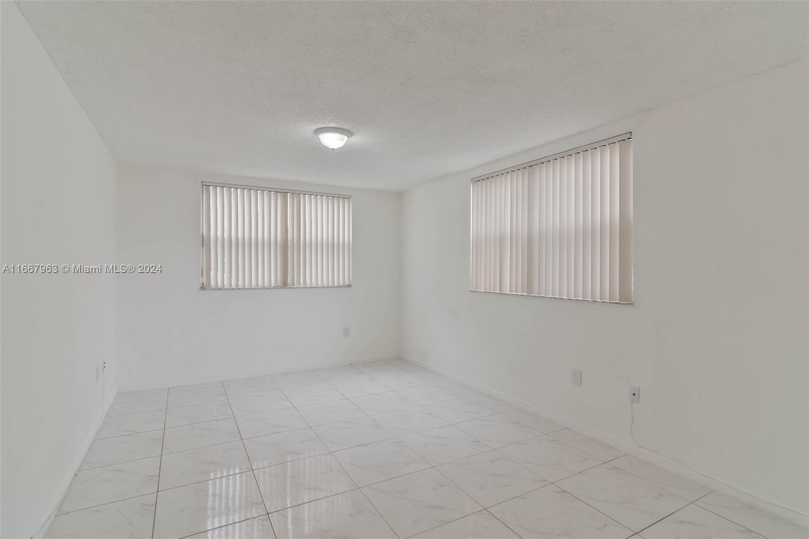 8235 Lake Dr #108, Doral, Florida image 6