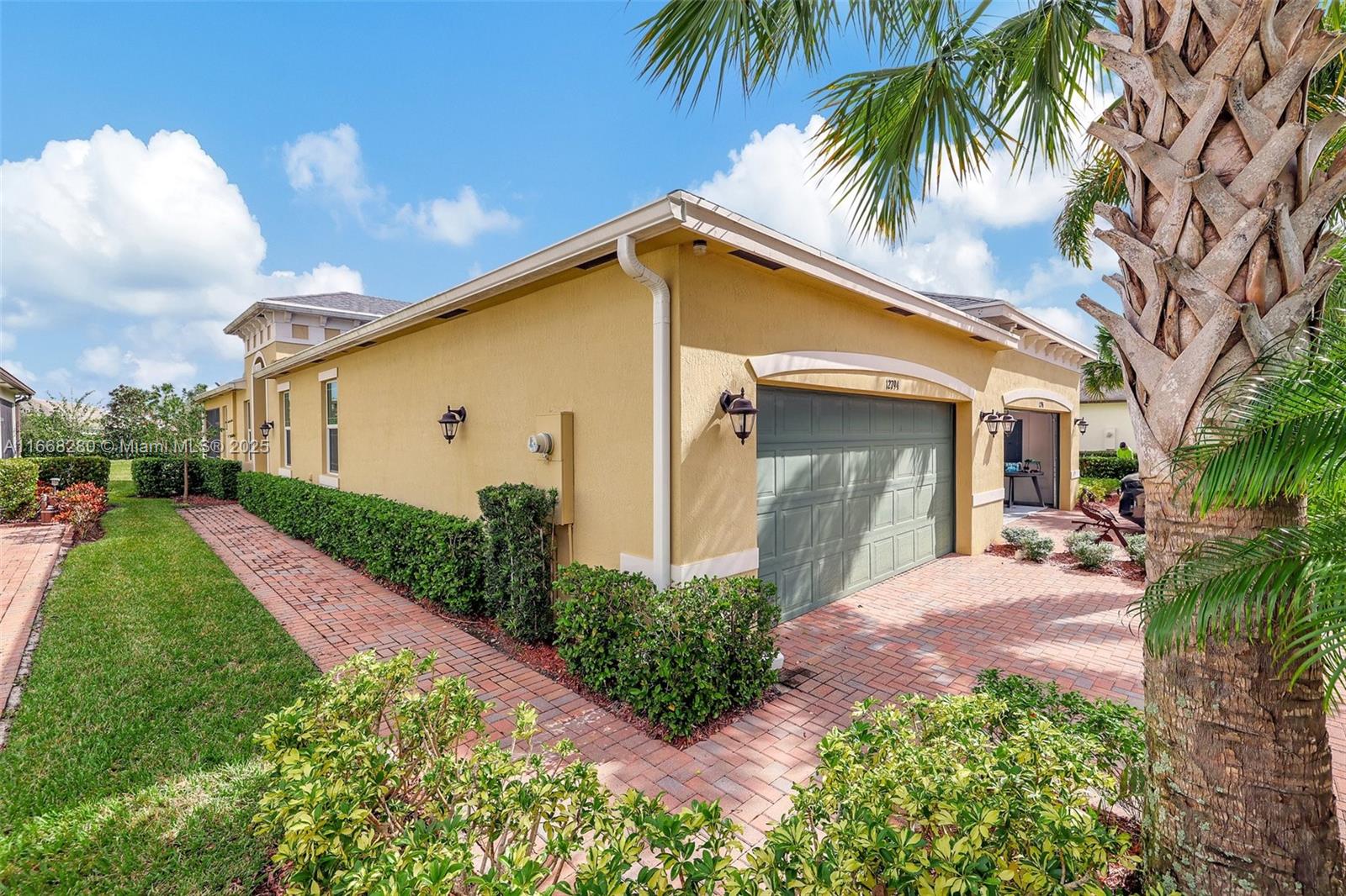 12794 SW Lake Fern Cir, Port St. Lucie, Florida image 2