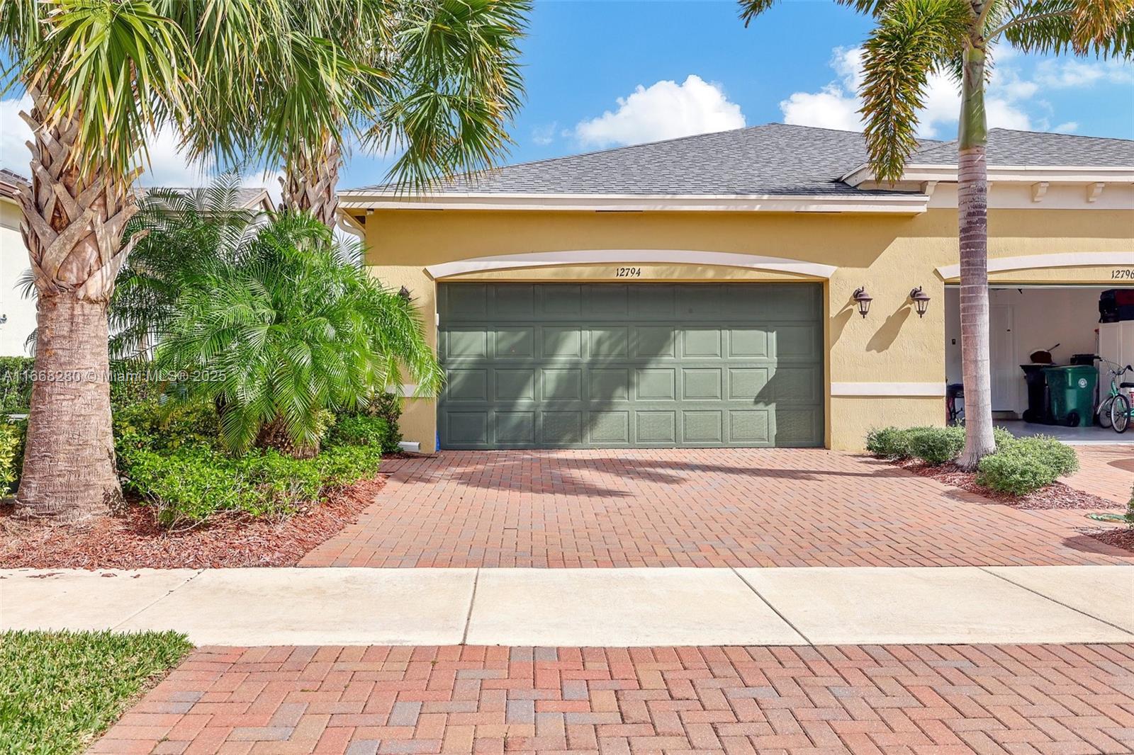 12794 SW Lake Fern Cir, Port St. Lucie, Florida image 28