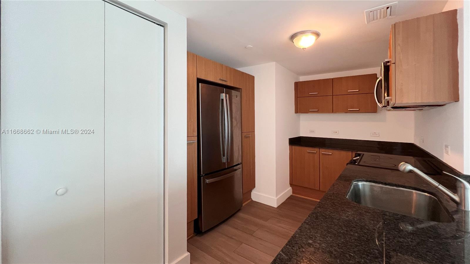350 S Miami Ave #2504, Miami FL 33130