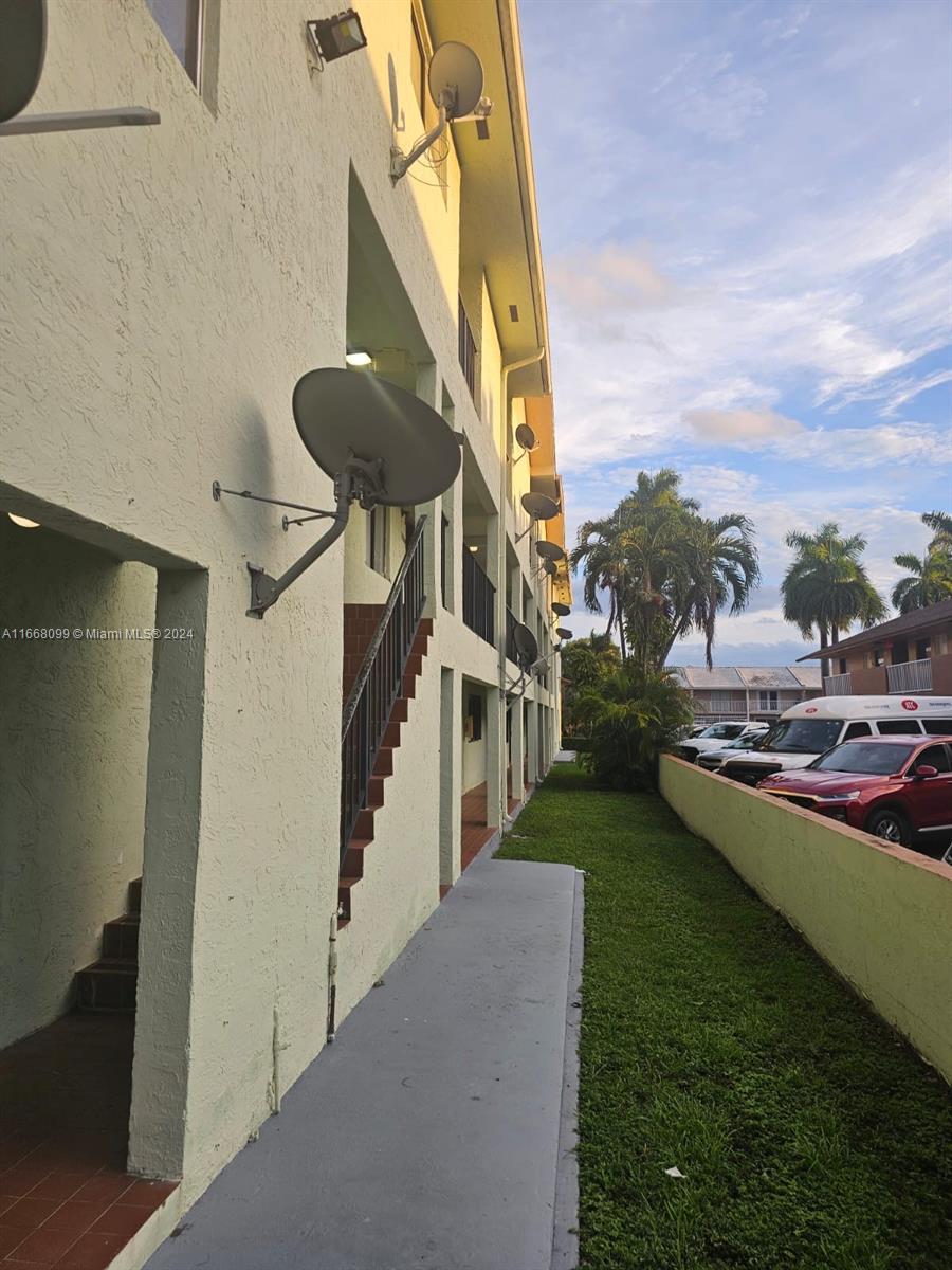 1521 W 42nd Pl #18, Hialeah, Florida image 2